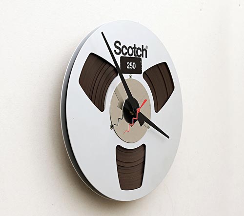 Ultra cool clock by magnetic tape reel and HDD