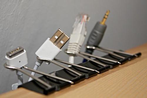 Binder clips organizes disorderly cables