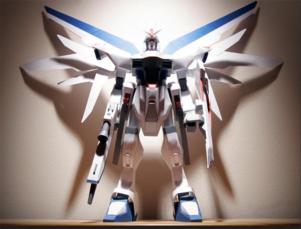 Amazing Giant Freedom Gundam Paper Craft