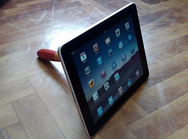Awesome Free iPLUNGE iPad Stand