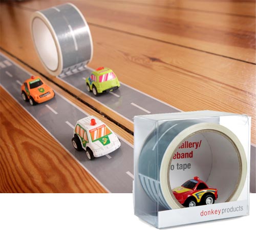 Play Racing Game by Using Autobahn Tape Kit and Race Car