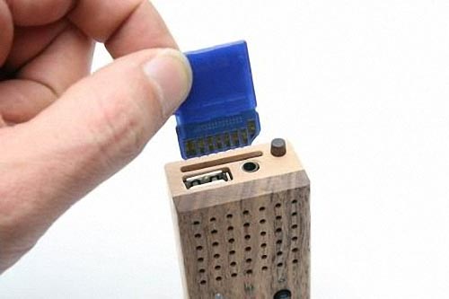 Motz Wooden Mini Speaker Doubled as MP3 Player | Gadgetsin