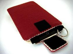 Famicom Styled Felt Gadget Case for Your iPhone and iPod Touch