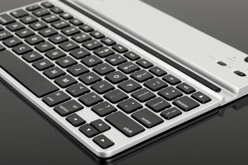 ZAGGkeys SOLO Bluetooth Keyboard Dock Not Only for iPad 2