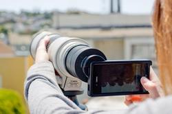 iPhone SLR Mount Turns Your iPhone into DSLR Camera