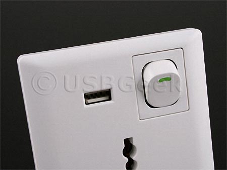 Universal Wall Outlet with USB Port