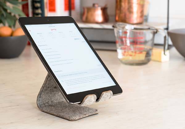 Stanley Leather Tablet and Phone Stand