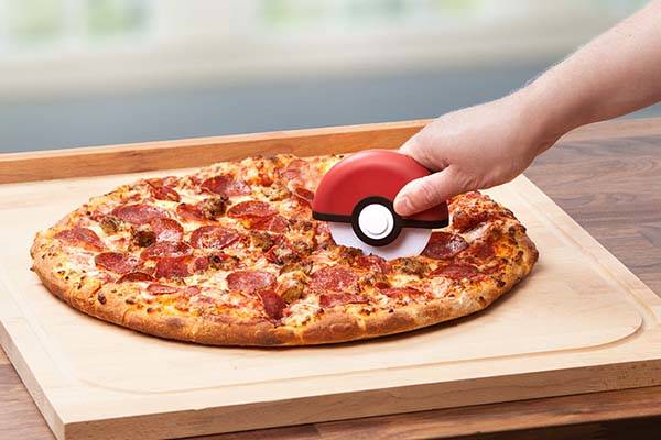 Pokemon Pokeball Pizza Cutter