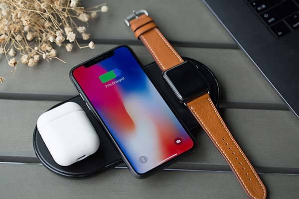 Plux Wireless Charging Station for iPhone X/8, AirPods and Apple Watch