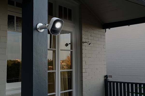 Arlo Smart Home Security Light Supports Amazon Alexa