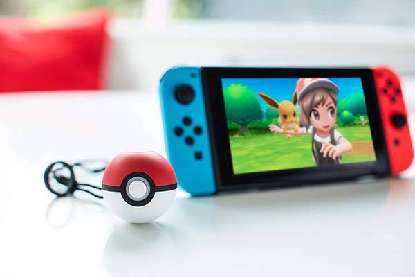 Poke Ball Plus for Pokémon: Let's Go Pikachu/Eevee