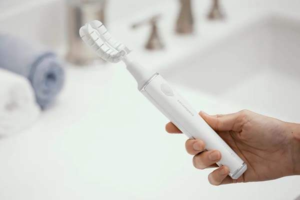 Encompass Electric Toothbrush Brushes Your Teeth in under 20 Seconds