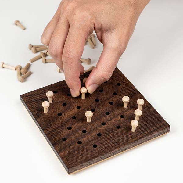 Handmade Wooden Hi Q Solitaire Game Gadgetsin