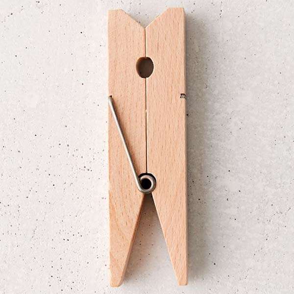 The Retro LED Book Light Inspired by Clothespin Clip