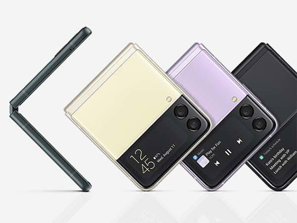 Samsung Galaxy Z Flip3 5G with a Horizontally Foldable Display