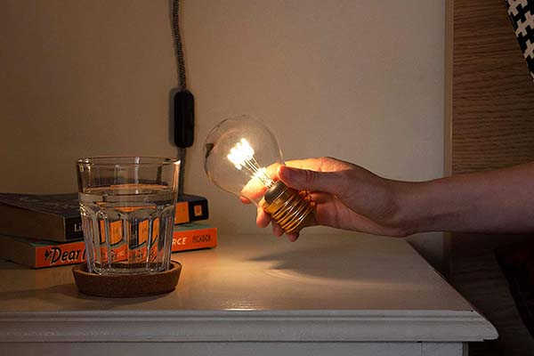 SUCK UK LED Table Lamp Looks Like an Edison Light Bulb | Gadgetsin